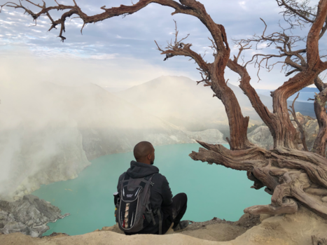 Ijen Krater - Early sunrise at Ijen vulcano. So stunning it looks unreal. ( Ijen, Java, Indonesia)