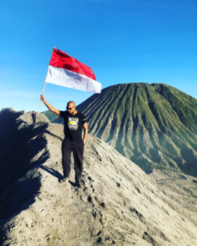 Bromo National Park - On the edge of Bromo Vulcano