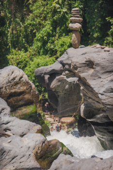 Bali - Een doorkijkje bij de Tegenungang watervallen op bali