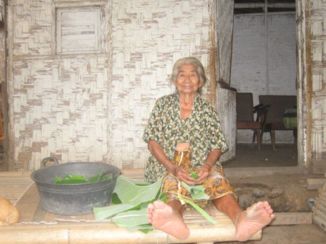 Bali - Vlechten met bananenbladeren