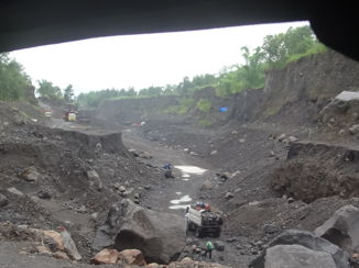 Gunung Marapi - Afgravingen zand en stenen voor de bouw