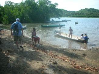 Nusa Penida - spelende kinderen