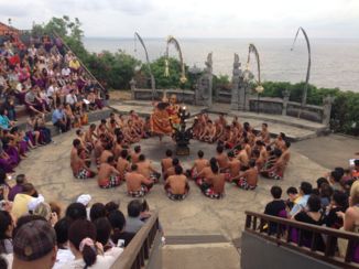 Sanur - Vanuit Sanur naar Uluwatu tempel om de apen dance mee re maken bij zond ondergang
