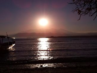 Gili-eilanden - Sunrise from Gili Air with Rinjani on background 2013