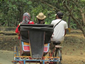 Sumatra - Bezoek met becak of fiets
