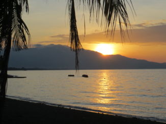 Kleine Soenda-eilanden - Op het strand van Flores.