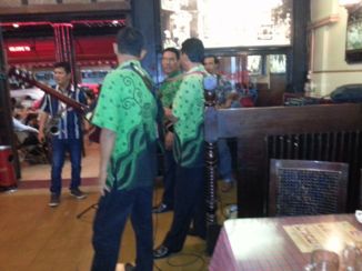 Medan - En dan nog even naar Tip Top voor een drankje en gebakje