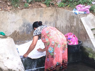 Indonesie - wassen in de rivier