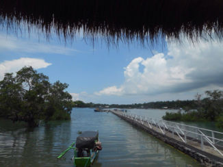 Indonesie - Op zulke plekjes kun je komen als je op de scooter gaat rijden, nul toeristen!