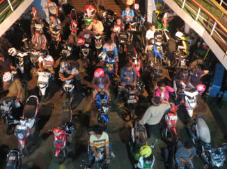 Indonesie - Ferry over de baai van Ambon