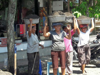 Indonesie - Vrouwen in de bouw