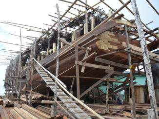 Indonesie - Scheep bouwerij in Bira