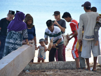Indonesie - Opening van het bouwen van een nieuw schip