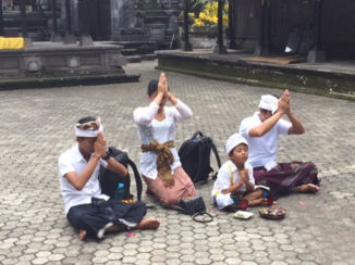 Indonesie - Bidden gezin