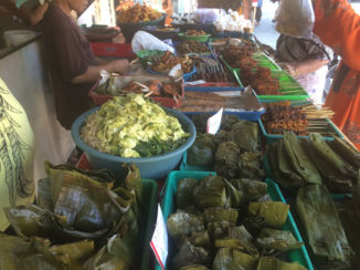 Indonesie - Eten op een kleine markt