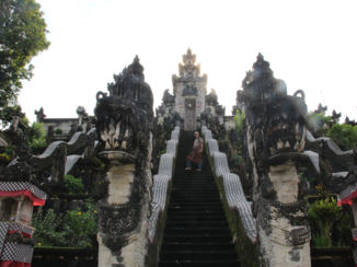 Indonesie - De trap naar de volgende verdieping Pura Lempuang.