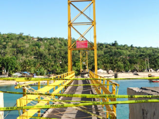 Indonesie - Bridge accident... Lembongan-Ceningan