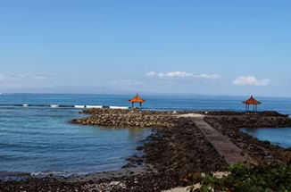 Bali - Uitzicht vanaf het strand van Candidasa
