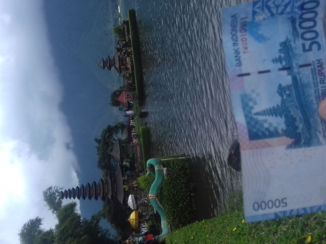 Indonesie - Pura Ulun Danu Bratan - de tempel die ook op Indonesisch geld staat