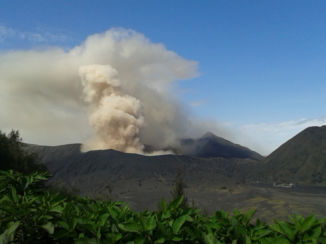 Bromo National Park - Uitbarsting bromo vulkaan
