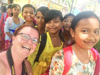 Bali - Selfie met de kindjes van een lokale school
