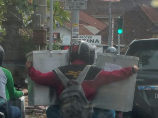 Ubud - normaal beeld in het verkeer op Bali
