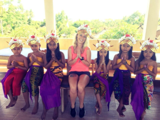 Bali - Dansen met de kleintjes