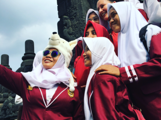 Java - Plezier met Pasen bij de Prambanan Hindoetempel in Jogjakarta met deze Moslim meisjes