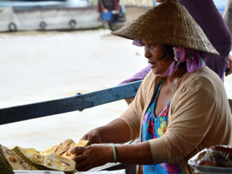 Flores - Floating fruitmarket Vietnam