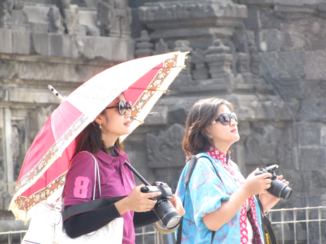 Indonesie - Indonesische toeristen bij de Borobudur