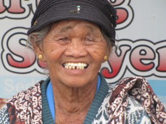 Indonesie - Ik heb al mijn tanden nog