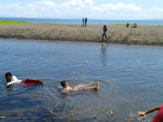 Indonesie - Picknicken met locals in carabai, montain tambora