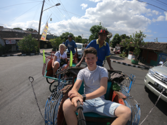 Indonesie - Het plaatselijke vervoersmiddel: de fietskar