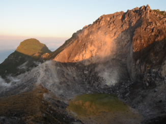 Sumatra - Bovenop de vulkaan