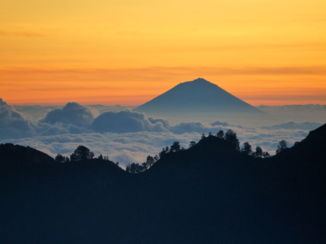 Lombok - Zonsondergang vanaf tweede krater Mount Rinjani